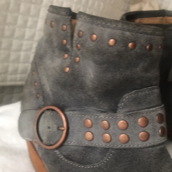 Sofft Blue Suede Booties w Rose Gold Studs & Buckle - Size 11 - Super Cute! - Picture 2 of 5